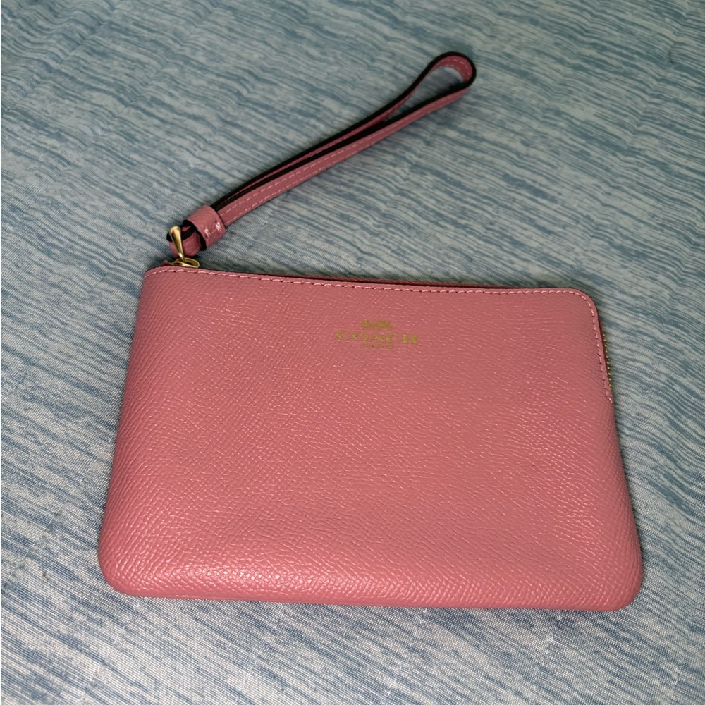 Coach small corner zip wristlet true pink